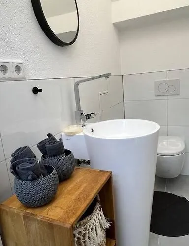 Boho Mit Aussicht Auf Gartenoase Naehe Duesseldorf * Крефельд